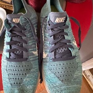 Nike Running Shoes free and flexible